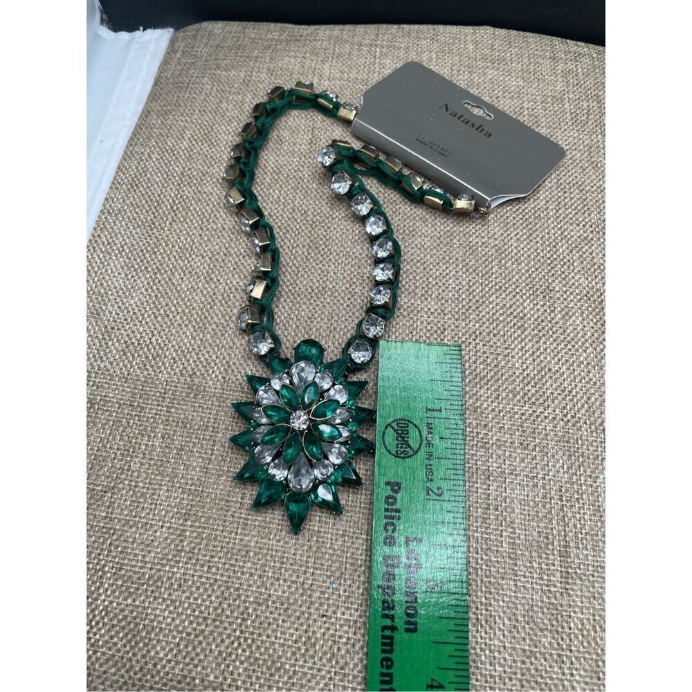 New Natasha Necklace Emerald Green with large Rhinestones Statement Piece - Picture 8 of 9